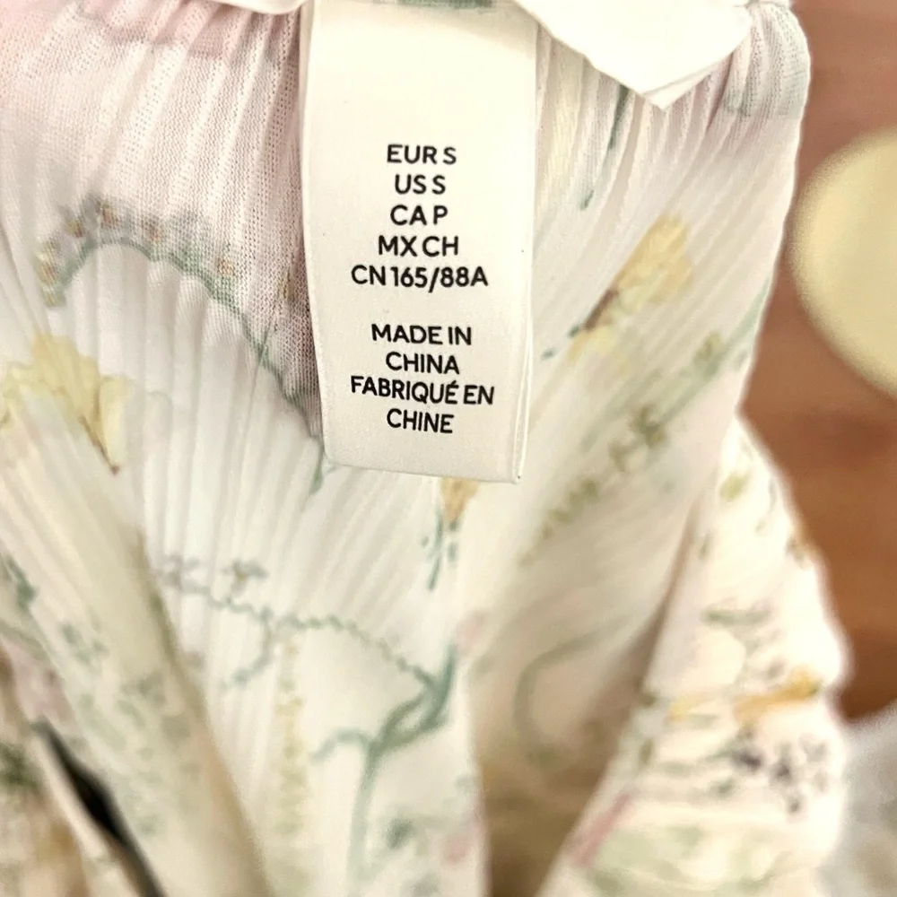 (SOLD)H&M, Floral Plisse Mini Dress Romantic  Garden Party Boho V-Neck,EUC,Size - Picture 3 of 8